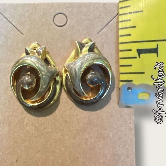 Bundle Sale 3 for $15 | Vintage 1980s - 1990s Gold-Tone Stud Earrings - Picture 7 of 9